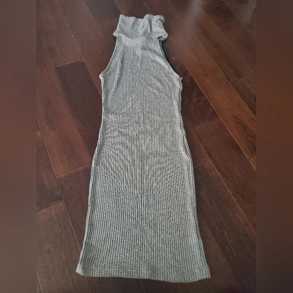 Top Shop Turtneck ribbed sweater dress size 6 knee length new with tags